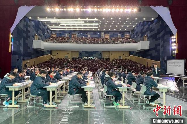 图为整本书阅读教学课例展示。肖江川 摄