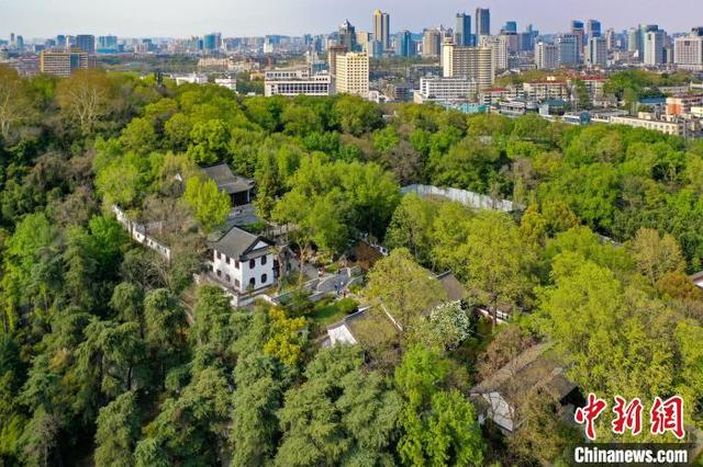 图为航拍位于南京主城区内的崇正书院。(无人机照片)中新社记者 泱波 摄