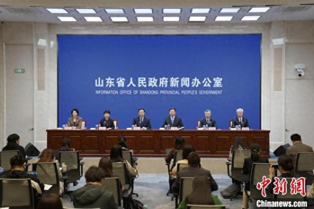 山东省人民政府4月1日召开新闻发布会。崔晗 摄