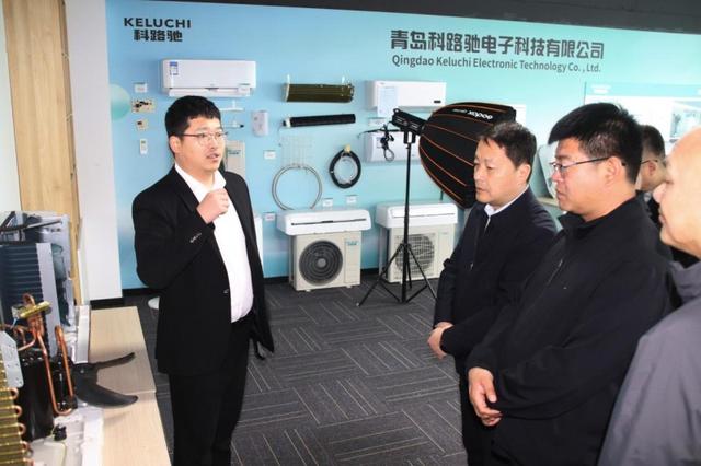 图为政银企三方在青岛科路驰实地考察现场