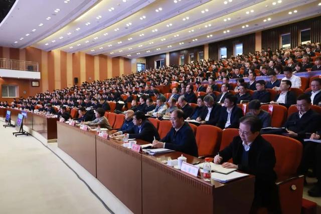 最高检领导，中央纪委国家监委驻最高检纪检监察组、最高检机关各部门主要负责同志及国家检察官学院教职员工等同堂听课。