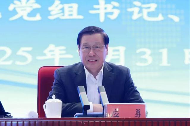 3月31日下午，最高人民检察院党组书记、检察长应勇来到国家检察官学院，为同期培训的5个班次650余名学员授课。