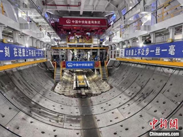 图为崇太长江隧道盾构施工现场。 诸葛瑞鑫 摄