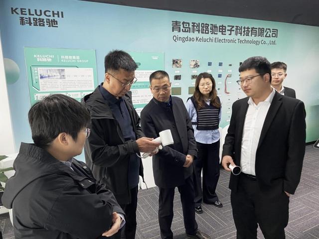 图为政银企三方在青岛科路驰实地考察现场