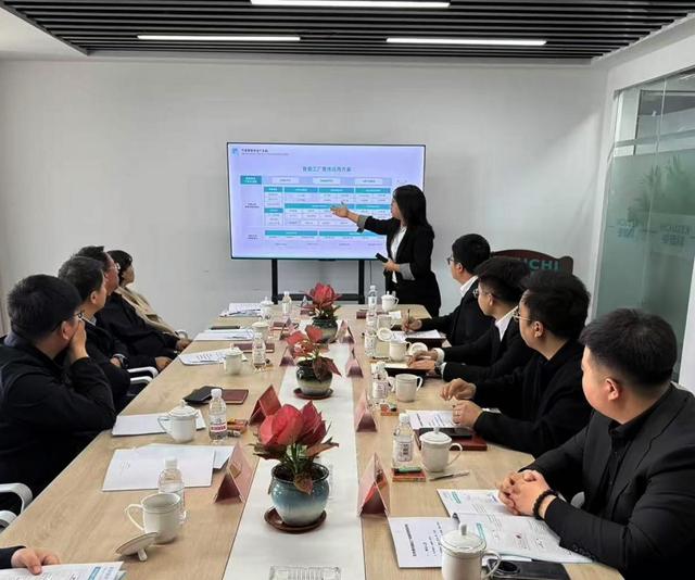 图为政银企三方座谈会现场