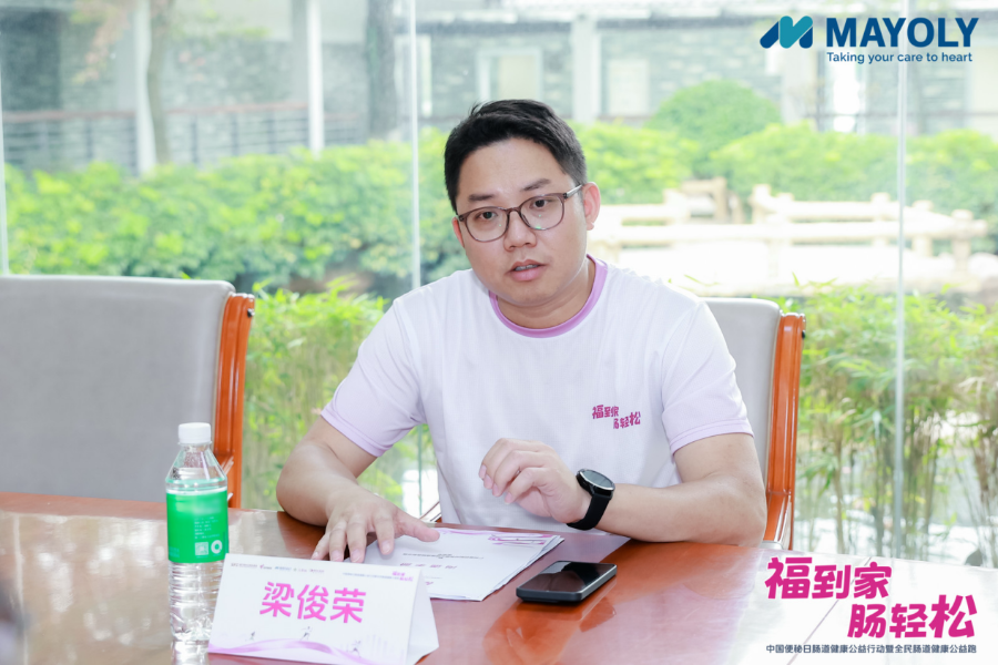 图注：广州医药股份有限公司广东省分销业务部副总监梁俊荣接受媒体采访