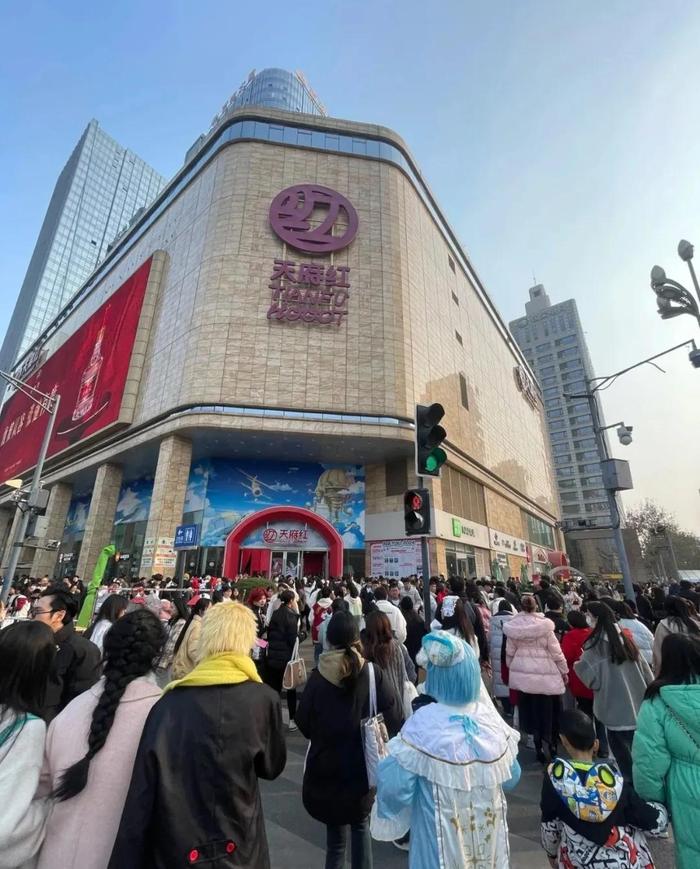 二次元引爆“谷子经济”,藏着成都商场的转型密码|成都市_新浪财经_新浪网