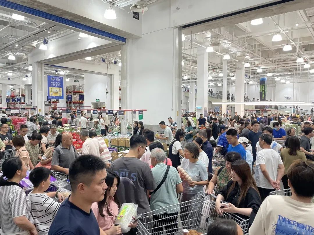 珠海山姆会员店中不乏许多银发族。图 / 视觉中国