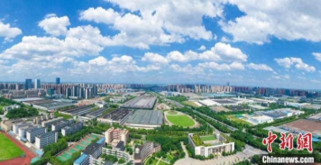 鸟瞰长沙经开区。舒展 摄