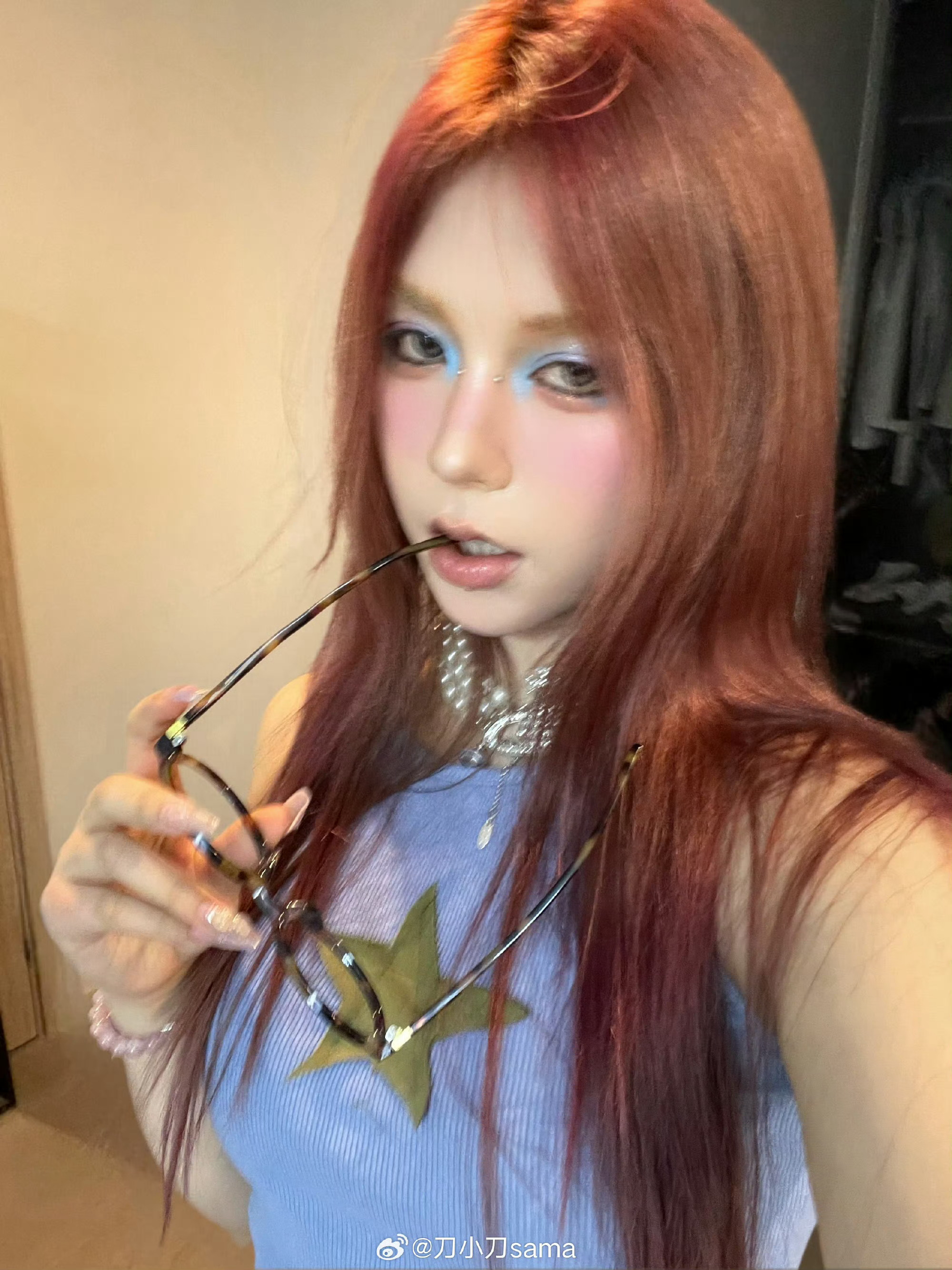 4月3日,网红“刀小刀”被警察带走的视频被传播,引热议|违约金|赔偿金|文化传媒|网红解约纠纷|安徽省_新浪新闻