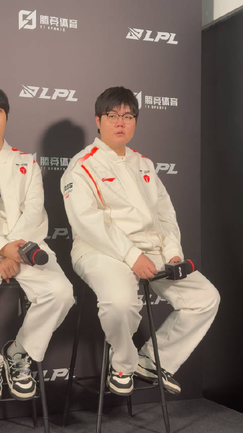 Q:今天第二把局势焦灼,认为当时翻盘关键点是哪一波?|369_新浪新闻