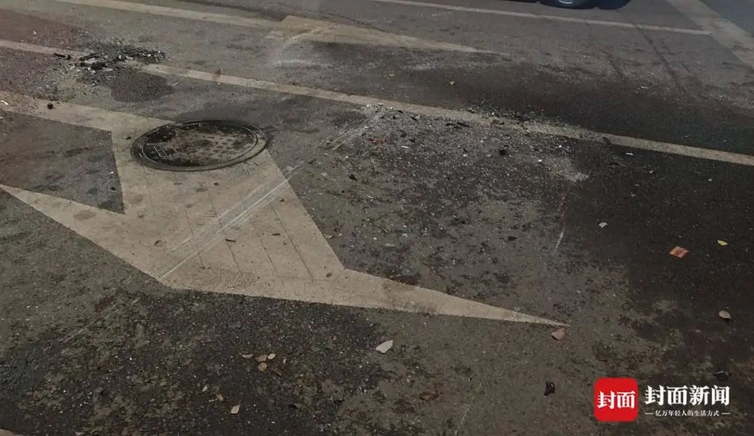 事发现场残留的各种碎片。马嘉豪摄