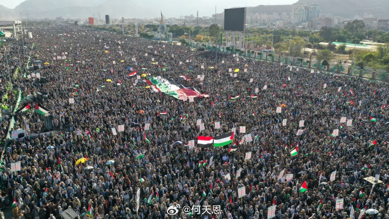 今天，数百万也门人走上各城市街头，谴责美国支持的以色列在加沙的种族灭绝|也门人|美国|以色列_新浪新闻