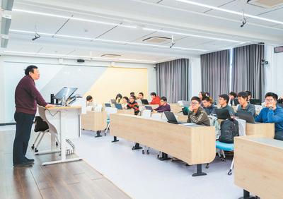 北京航空航天大学人工智能通识课课堂。受访者供图