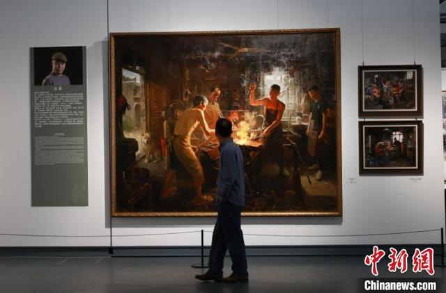 4月10日，全山石学生作品在浙江宁波展出。 林波 摄