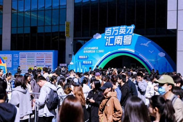 深圳机器人“十三太保”亮相上海,所为何事?