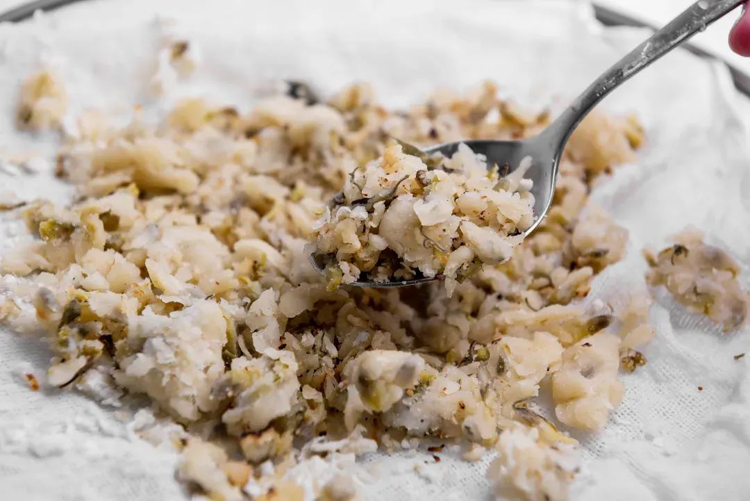 蒸洋槐花。（图/视觉中国）