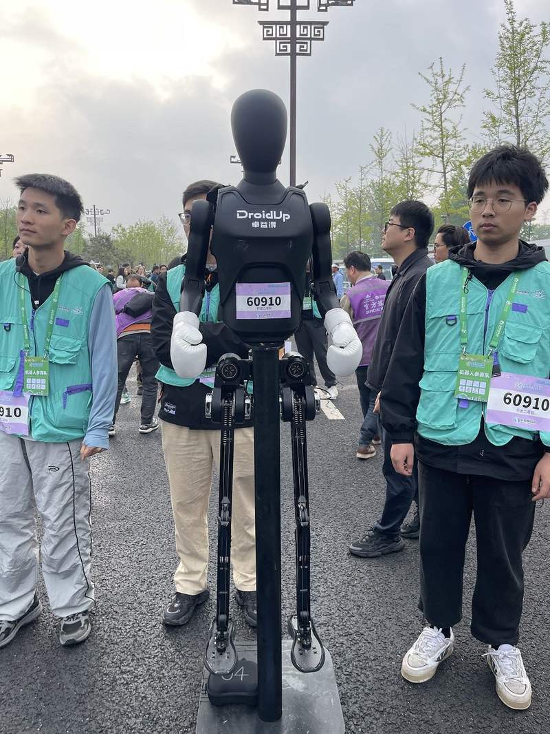 “行者二号”机器人。新京报记者 吴婷婷 摄