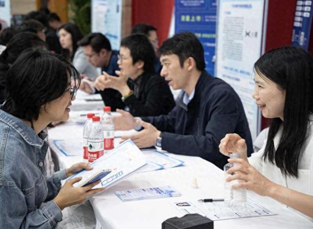 招聘会现场。主办方供图