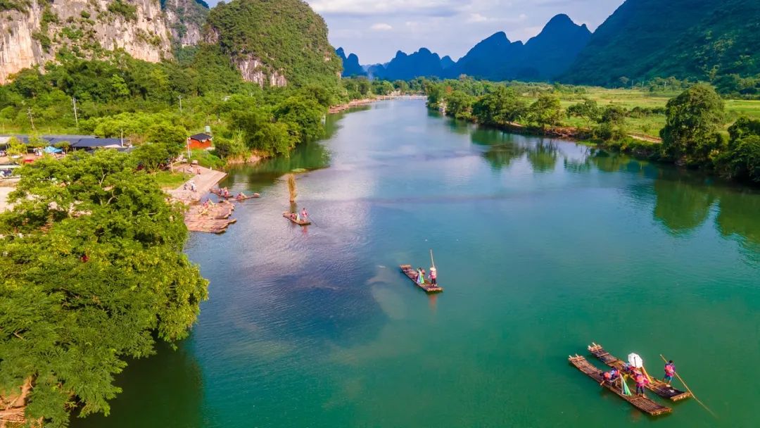 桂林遇龙河竹筏漂流。图/图虫创意