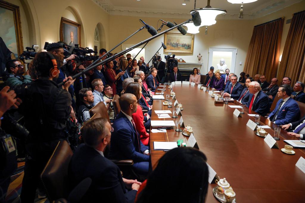 特朗普2月26日举行其第二任期内首次内阁会议。 图自：美联社