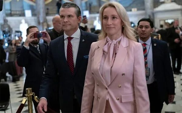 美国国防部长赫格塞思和他的妻子詹妮弗 美联社