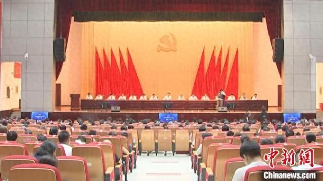 《宁乡市支持大学生创业“金种子沃土计划”二十条措施》发布现场。长沙电视台供图