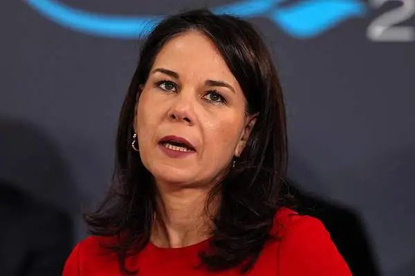 4月15日，德国外长贝尔伯克在伦敦兰开斯特酒店出席苏丹和平大会。 视觉中国