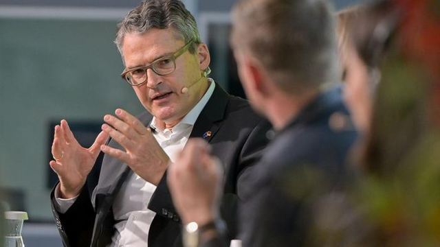 基民盟籍的德国议会外交委员会成员基塞韦特在媒体访谈中透露：德国援乌的另一个、或许更真实的动机是乌东地区的锂矿。 视频截图