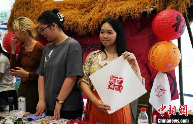 图为活动现场。中新网记者 黄艳梅 摄