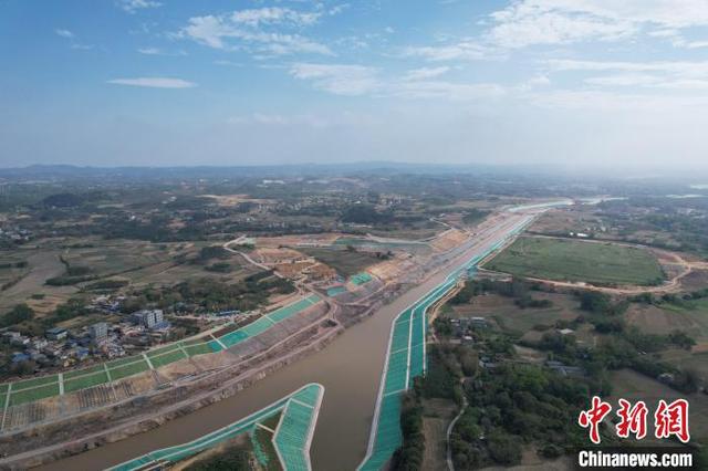 图为中铁广州局承建的平陆运河航道7标建设现场。中新网记者 蒋雪林 摄