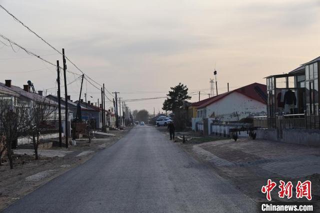 C075公路，张振桥家门前路段。 胡建华 摄