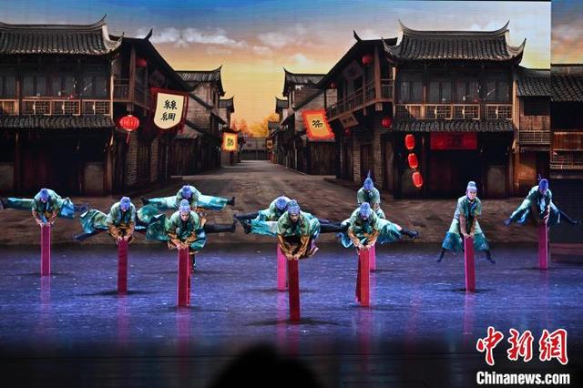 图为演出现场。中新社记者 李亚龙 摄