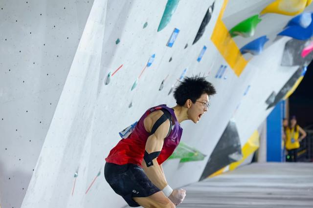 中国选手徐梓期完攀后庆祝。 主办方供图