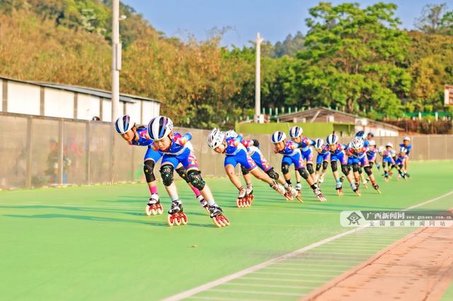 男子1000米竞速比赛现场。组委会 供图