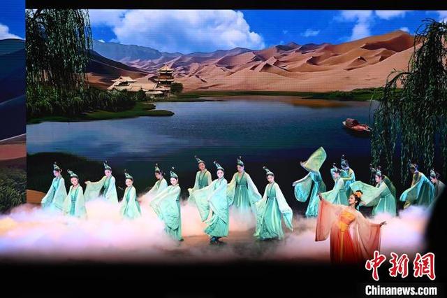 图为演出现场。中新社记者 李亚龙 摄