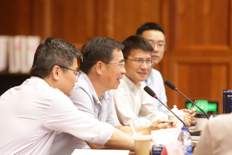 图：致保科技管理层回答记者提问