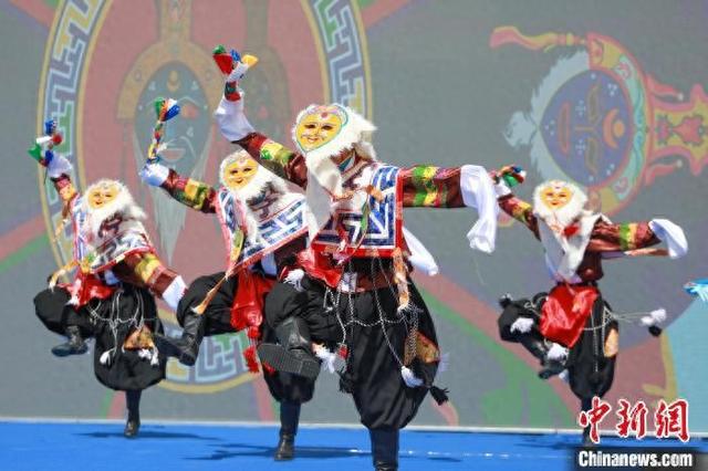 图为4月21日，活动开场舞。次仁罗布 摄