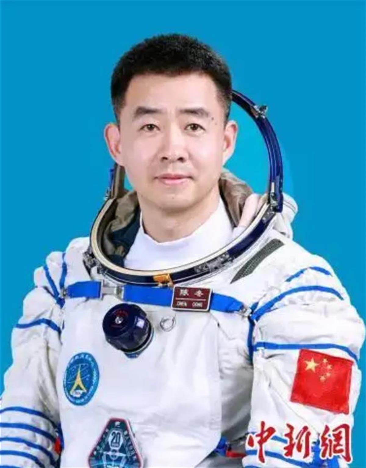 第三次飞天，陈冬给中学班主任发来消息：“恩师，三次出征向您汇报”|陈冬_新浪新闻