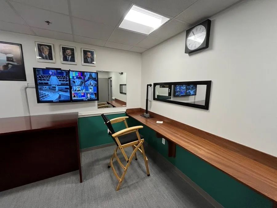 五角大楼一间休息室近日被整修成了化妆室 图源：美国防部X官方账号