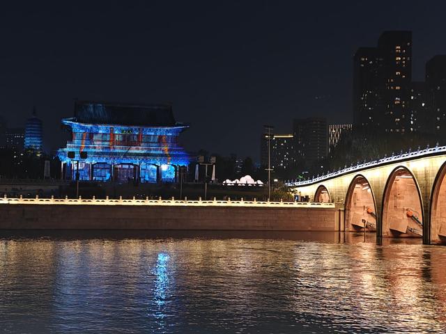 阎建庆 摄