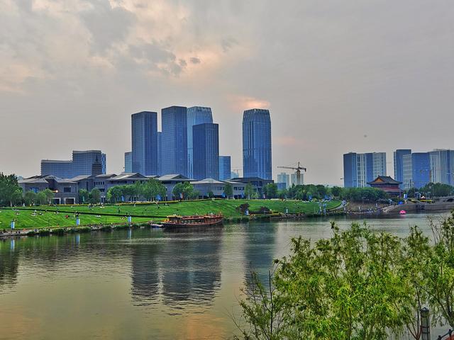 阎建庆 摄