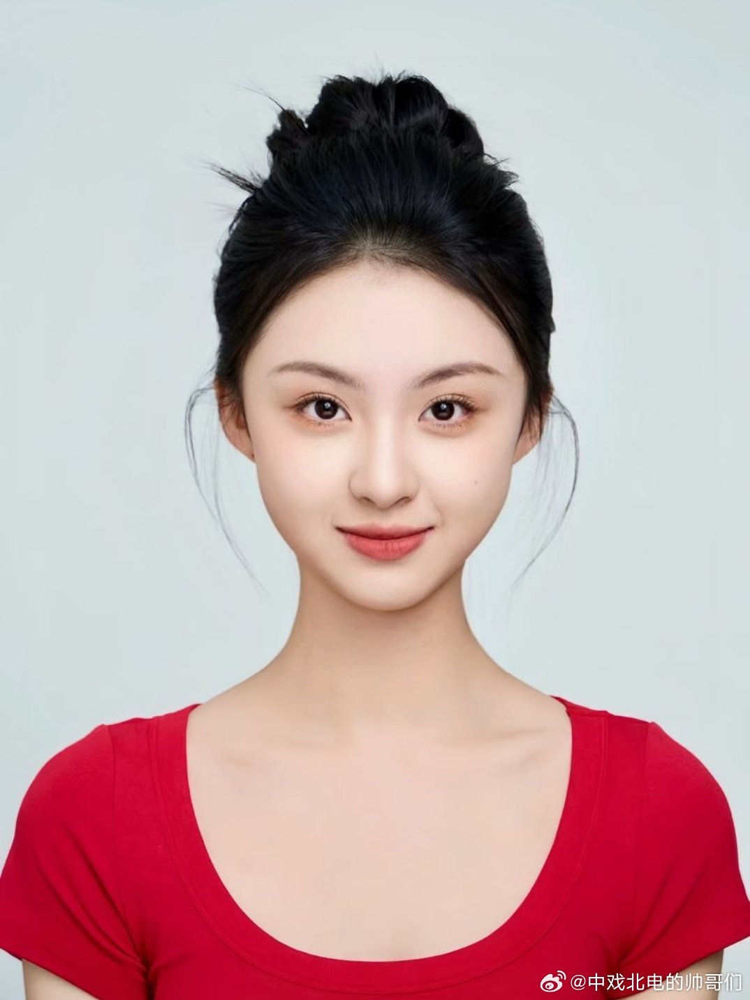 来自深圳外国语学校高中部的周漾玥同学是 中央戏剧学院港澳台表演全国第一名|中央戏剧学院|表演|周漾玥|深圳外国语学校|浙江传媒学院_新浪新闻