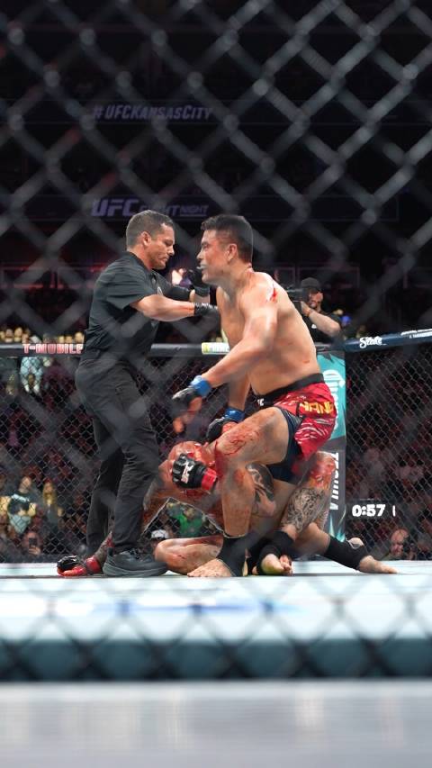 张名扬首回合TKO史密斯,成亚洲首位UFC轻重量级排行选手|MMA|级别|排行榜|堪萨斯城|中国_新浪新闻