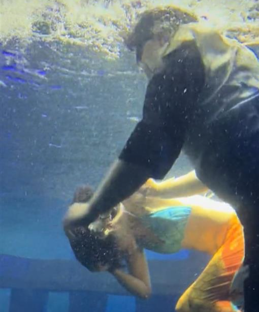 施救过程（视频截图）