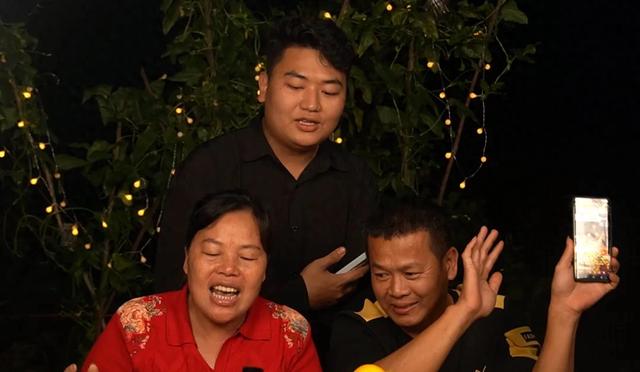 全红婵父母与哥哥。图源：九派新闻