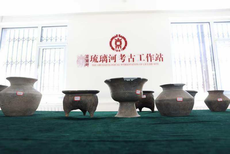 出土的陶器。新京报记者 浦峰 摄