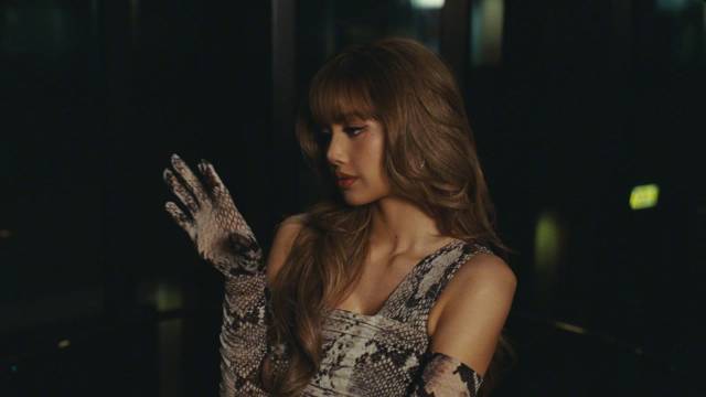 LISA助阵魔力红Maroon 5新单曲Priceless MV首播|Lisa|在线|音乐录影带_新浪新闻