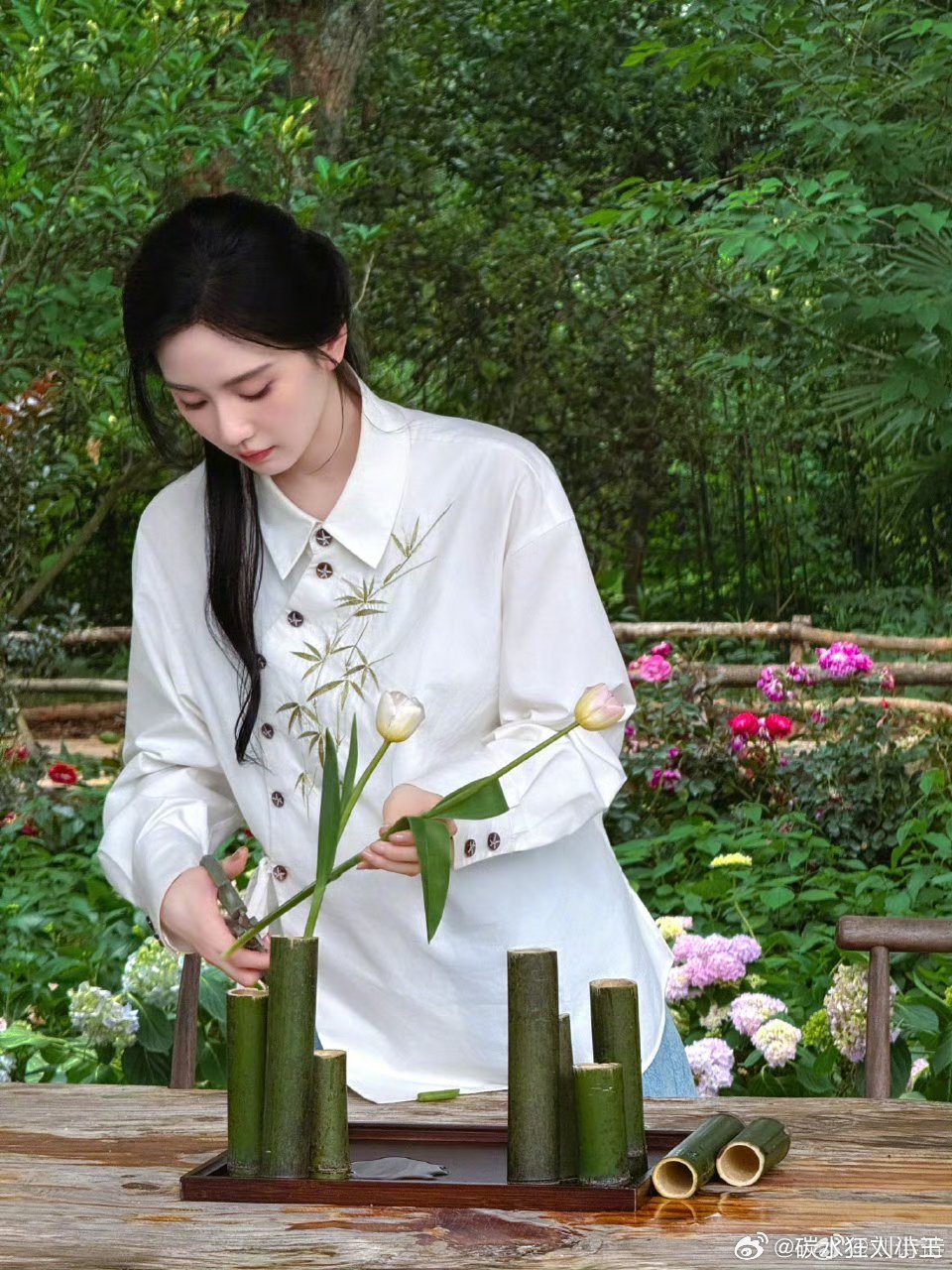 插花版东方淮竹上线啦 刘诗诗一袭新中式好优雅啊!|刘诗诗_新浪新闻