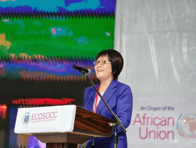 上海报业集团党委书记、社长李芸